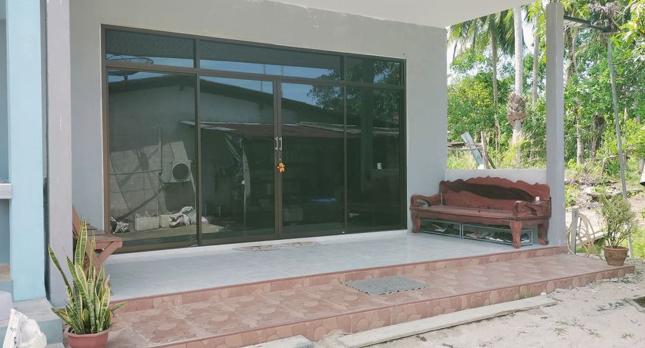 For rent 2 bedrooms townhouse in Thai Mueang, Phang Nga