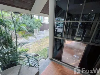 Casa en alquiler de 6 habitaciones en Watthana, Bangkok