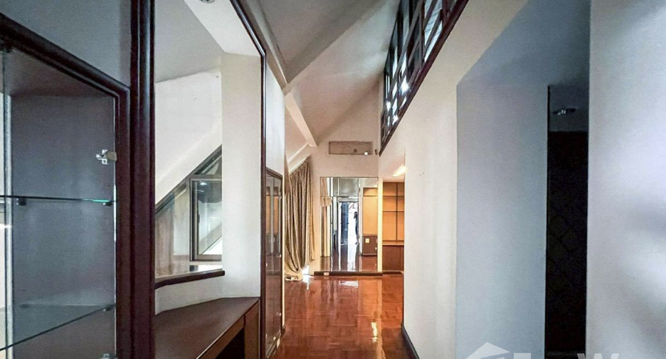 Haus zur Miete mit 6 Zimmer in Watthana, Bangkok