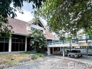 Casa en alquiler de 6 habitaciones en Watthana, Bangkok