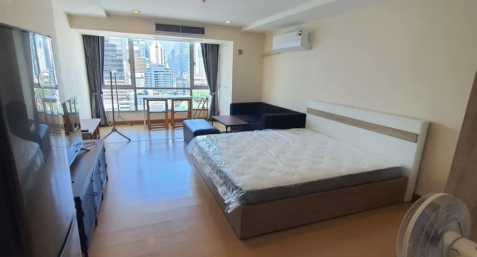 For rent studio condo in Khlong Toei, Bangkok