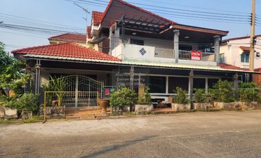 Casa adosada en venta de 3 habitaciones en Lam Luk Ka, Pathum Thani