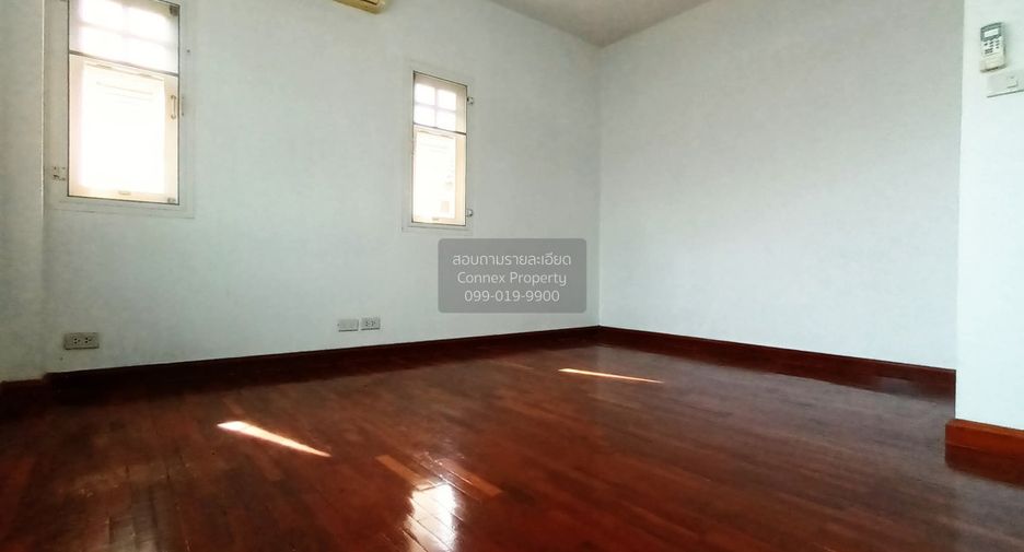 For sale 3 bedrooms house in Bang Kapi, Bangkok