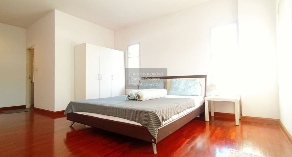 For sale 3 bedrooms house in Bang Kapi, Bangkok
