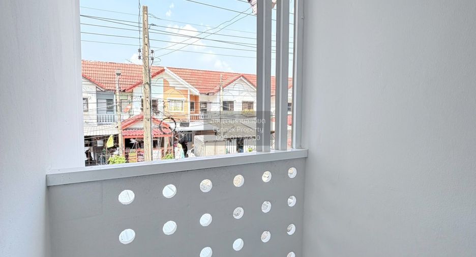 Casa adosada en venta de 2 habitaciones en Lam Luk Ka, Pathum Thani