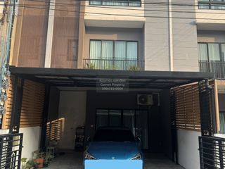 À vendre 4 chambres maison de ville à Phasi Charoen, Bangkok