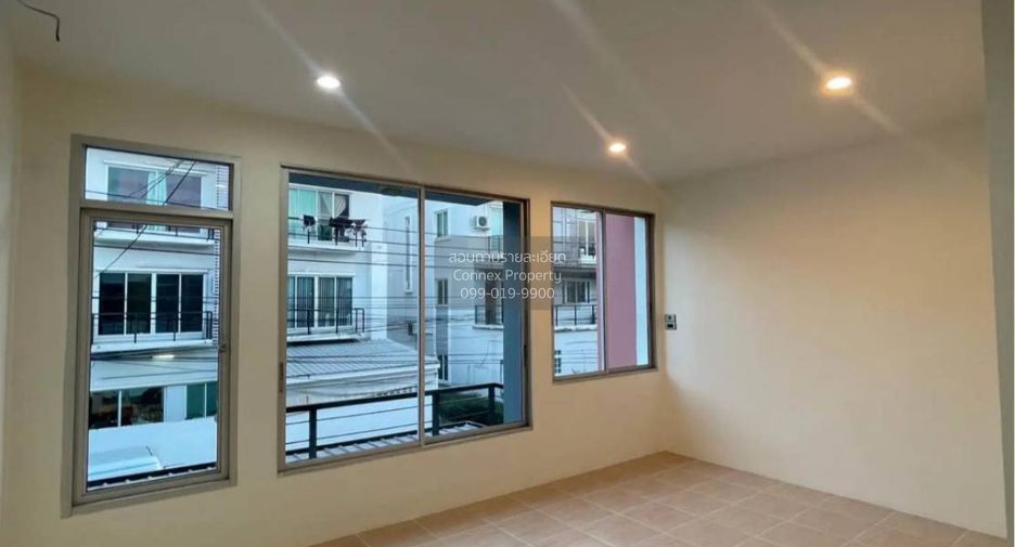 For sale 2 bedrooms townhouse in Bang Khen, Bangkok