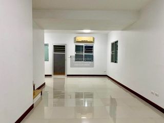 Reihenhaus zum Kauf mit 3 Zimmer in Sam Phran, Nakhon Pathom