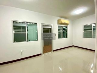 Reihenhaus zum Kauf mit 3 Zimmer in Sam Phran, Nakhon Pathom