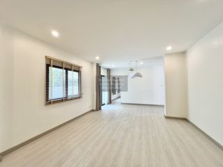 Haus zum Kauf mit 4 Zimmer in Sai Mai, Bangkok