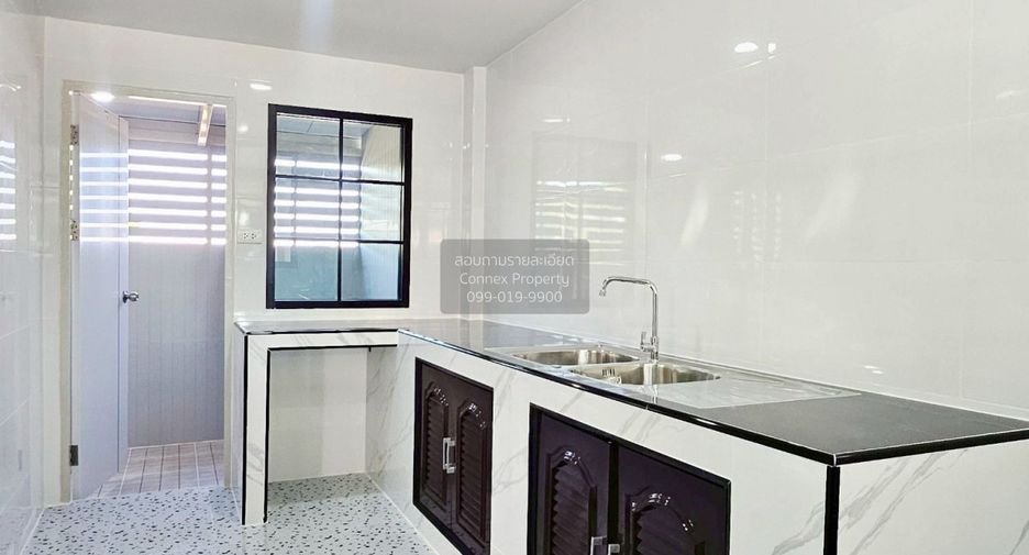 For sale 3 bedrooms townhouse in Khlong Luang, Pathum Thani