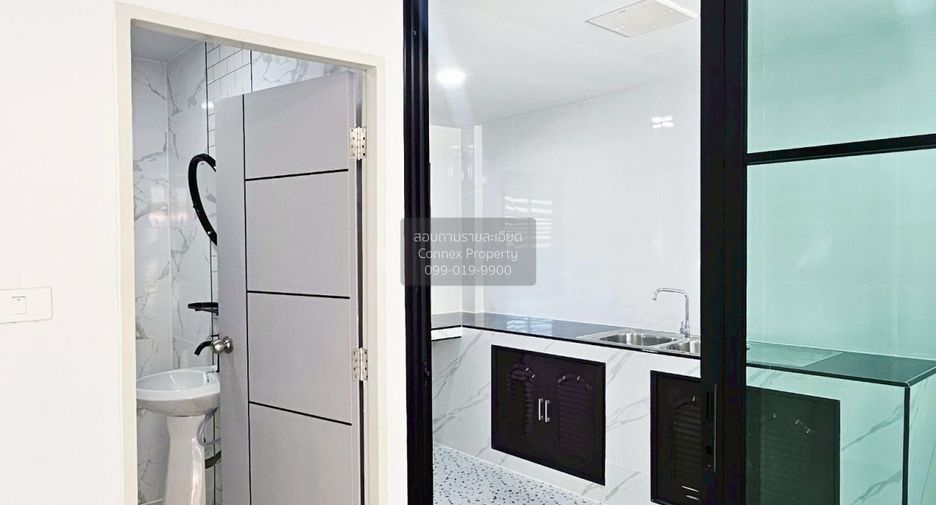 For sale 3 bedrooms townhouse in Khlong Luang, Pathum Thani