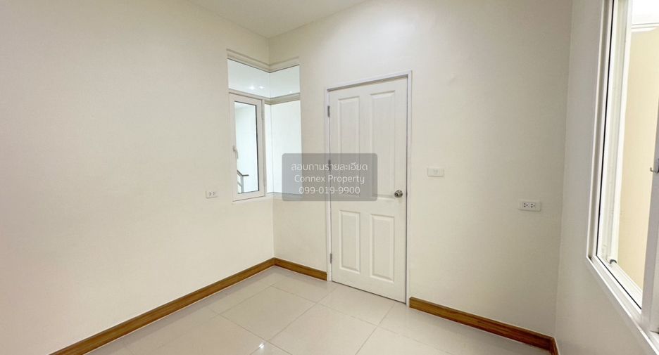 For sale 3 bedrooms townhouse in Prawet, Bangkok