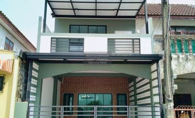 出售 3 卧室 联排别墅 在 Khlong Sam Wa, 曼谷