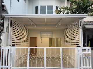 For sale 2 ベッドルーム townhouse in Chatuchak, Bangkok