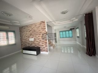 Haus zum Kauf mit 3 Zimmer in Thung Khru, Bangkok