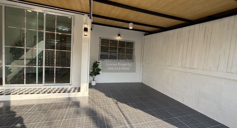For sale 2 bedrooms townhouse in Mueang Nakhon Pathom, Nakhon Pathom