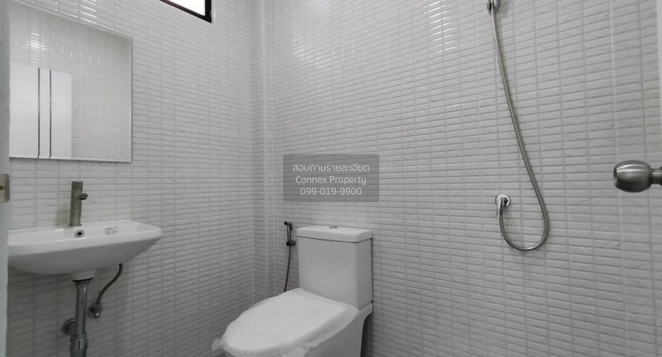For sale 2 ベッドルーム townhouse in Bang Bon, Bangkok