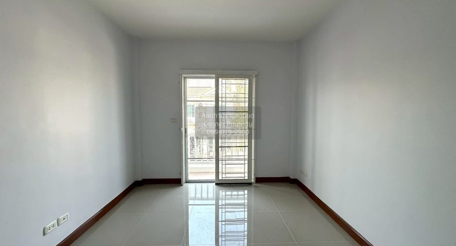 For sale 3 bedrooms townhouse in Pak Kret, Nonthaburi