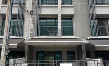 Casa adosada en venta de 3 habitaciones en Chom Thong, Bangkok