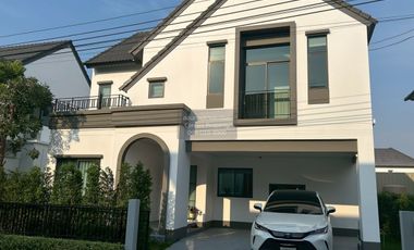 Casa en venta de 4 habitaciones en Bang Sao Thong, Samut Prakan