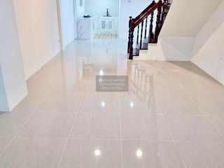 For sale 4 bedrooms townhouse in Krathum Baen, Samut Sakhon