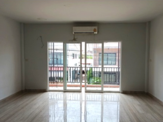 Reihenhaus zum Kauf mit 2 Zimmer in Mueang Rayong, Rayong