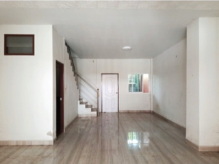 Reihenhaus zum Kauf mit 2 Zimmer in Mueang Rayong, Rayong