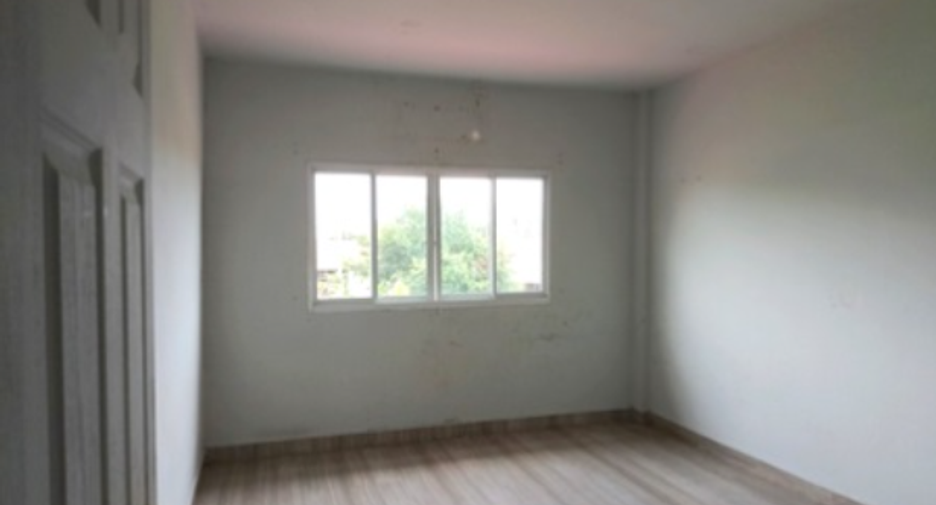 À vendre 2 chambres maison de ville à Mueang Rayong, Rayong