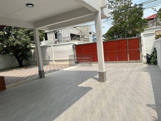 出租 4 卧室 独立屋 在 Phra Khanong, 曼谷