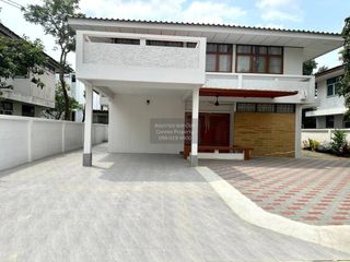 出租 4 卧室 独立屋 在 Phra Khanong, 曼谷
