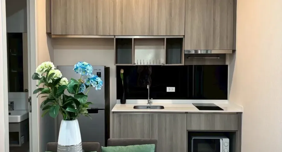 Condo en alquiler de 2 habitaciones en Huai Khwang, Bangkok