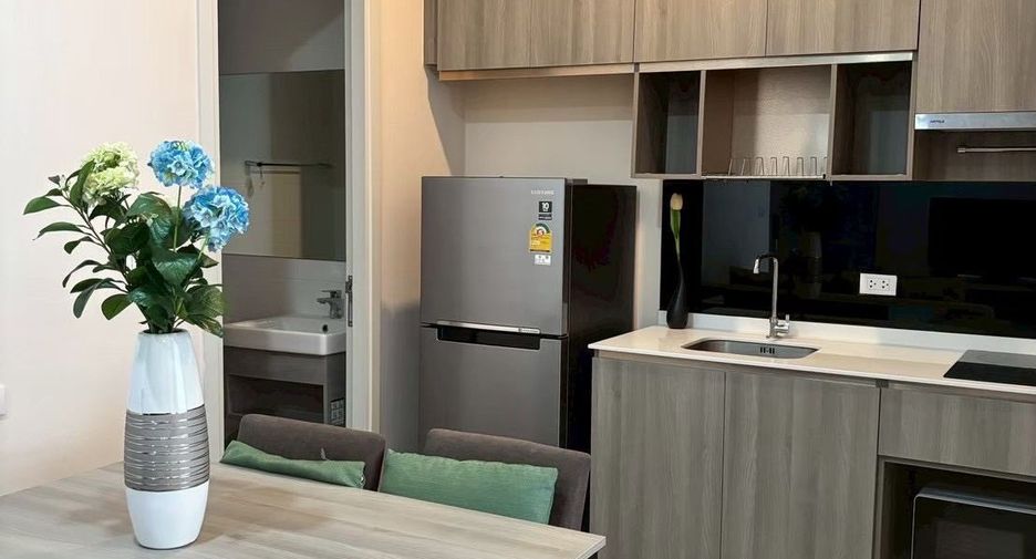 Condo en alquiler de 2 habitaciones en Huai Khwang, Bangkok