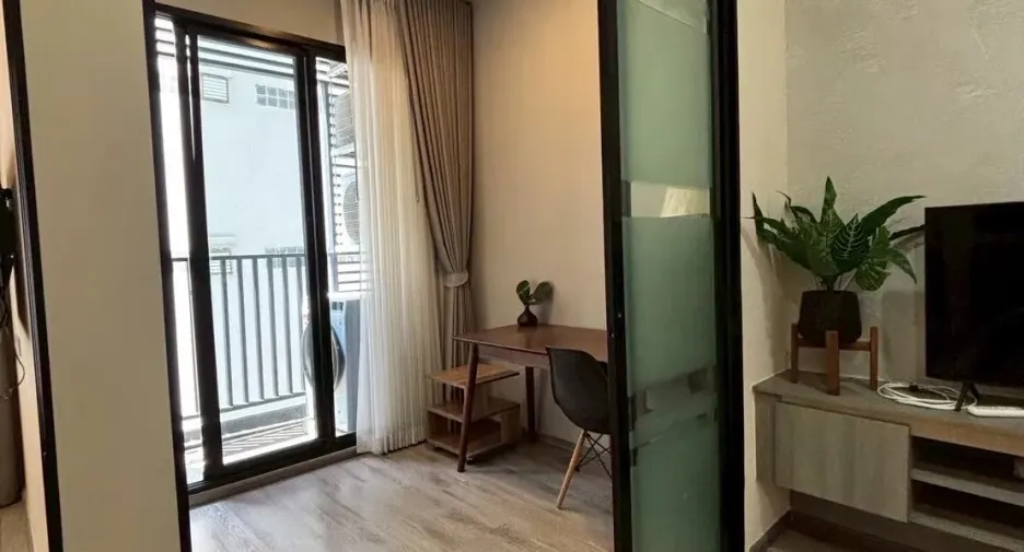 Condo en alquiler de 2 habitaciones en Huai Khwang, Bangkok