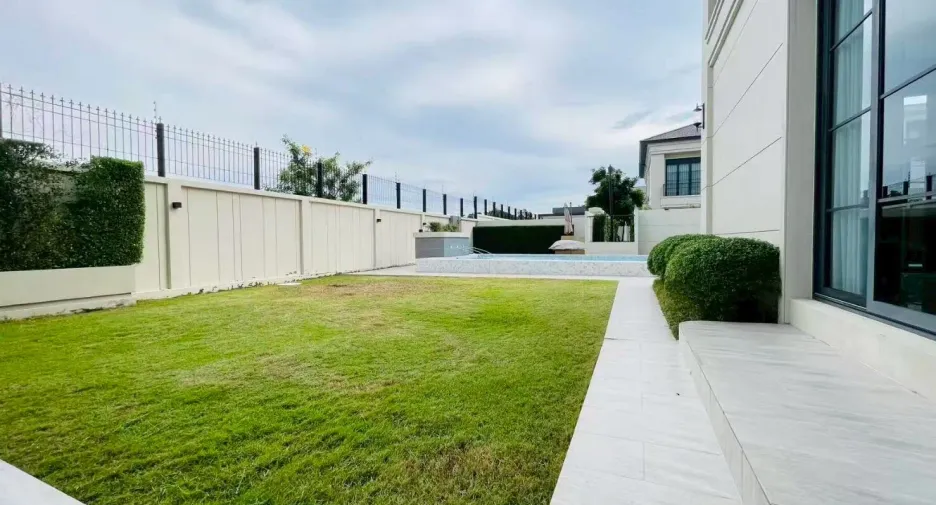 À vendre et à louer 4 chambres villa à Bang Lamung, Chonburi