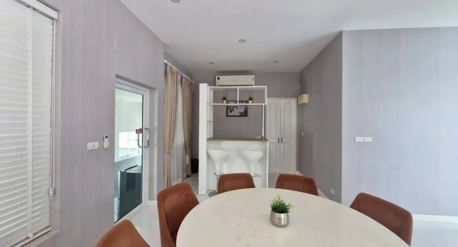 For rent 4 bedrooms villa in Hua Hin, Prachuap Khiri Khan