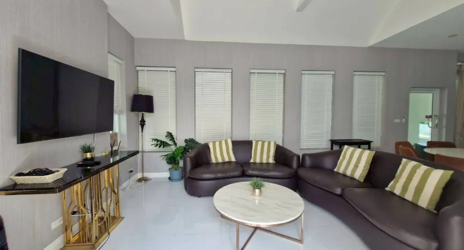 For rent 4 bedrooms villa in Hua Hin, Prachuap Khiri Khan