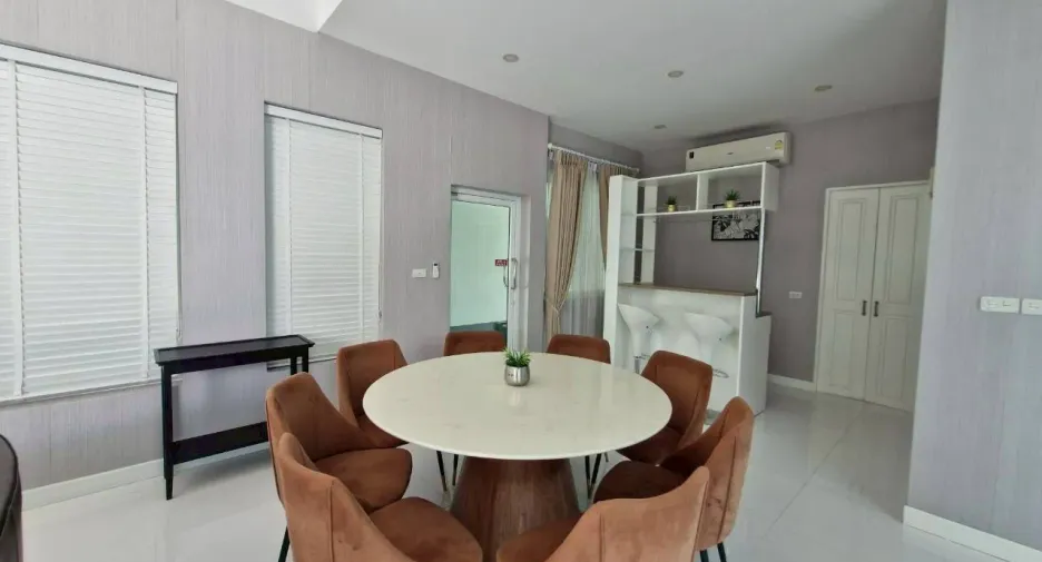 For rent 4 bedrooms villa in Hua Hin, Prachuap Khiri Khan