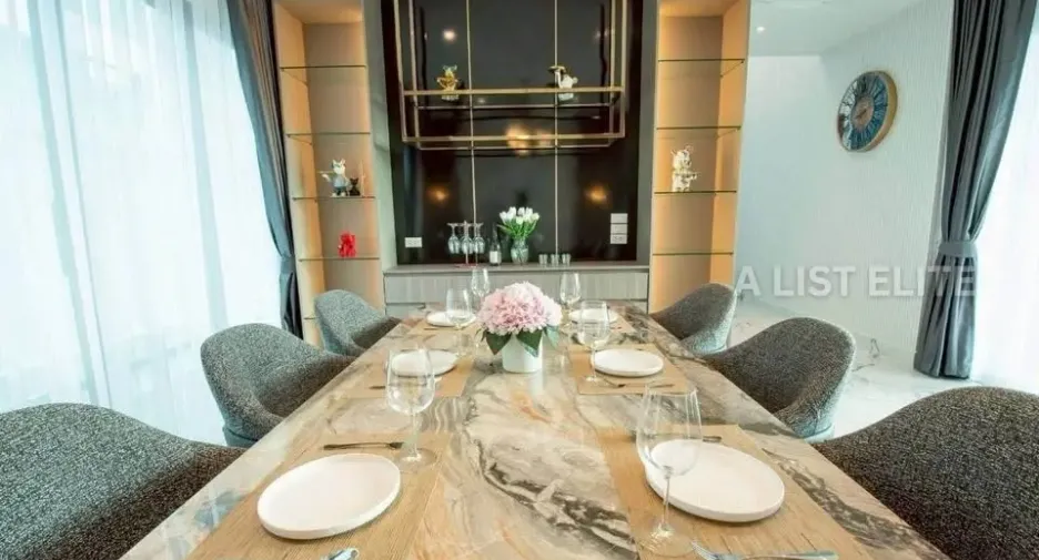 Casa en alquiler de 6 habitaciones en Bang Lamung, Chonburi