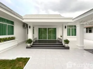 Haus zur Miete mit 3 Zimmer in Bang Lamung, Chonburi