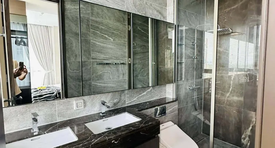 For rent 2 bedrooms condo in Khlong Toei, Bangkok