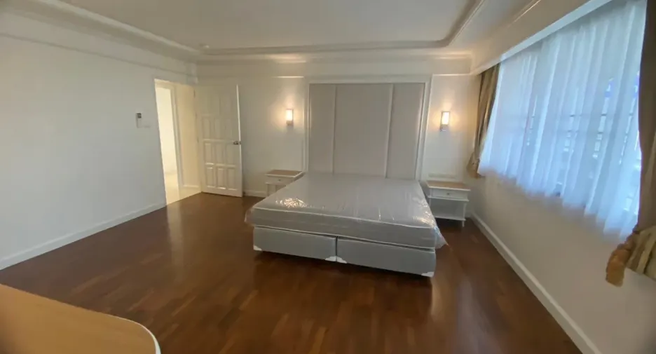 For rent 3 bedrooms apartment in Pathum Wan, Bangkok