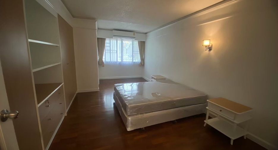 For rent 3 bedrooms apartment in Pathum Wan, Bangkok