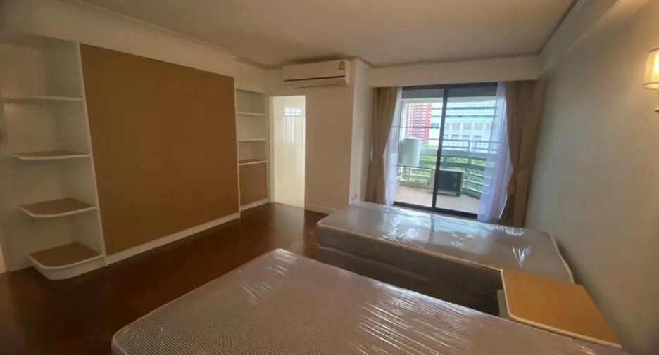 For rent 3 bedrooms apartment in Pathum Wan, Bangkok