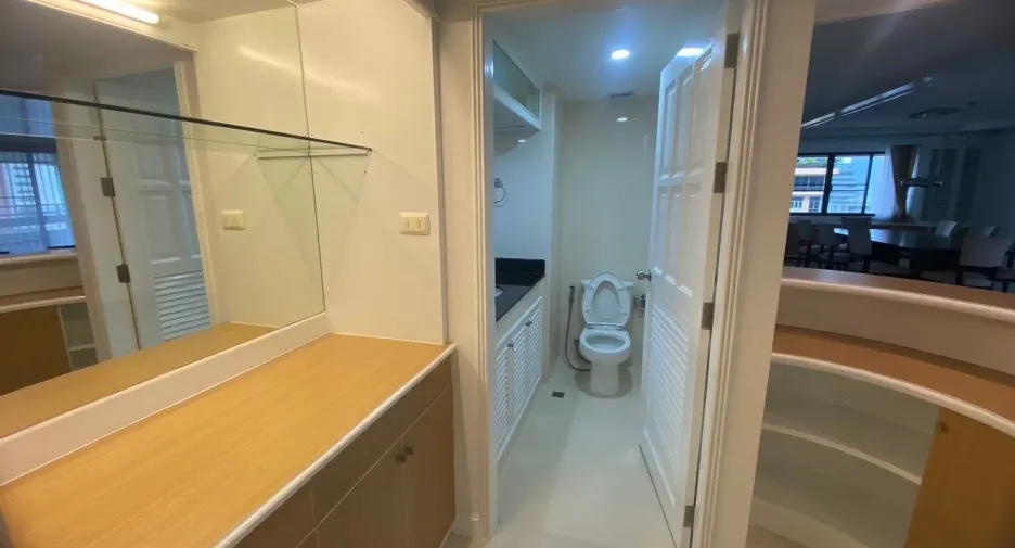 For rent 3 bedrooms apartment in Pathum Wan, Bangkok