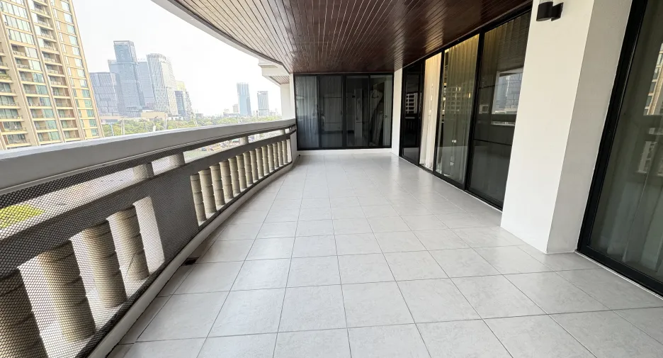 For rent 3 bedrooms apartment in Pathum Wan, Bangkok