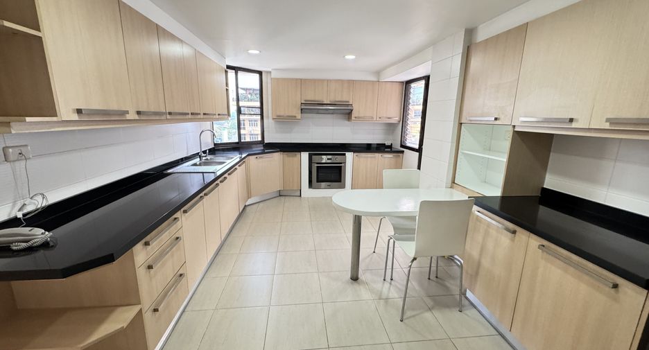 For rent 3 bedrooms apartment in Pathum Wan, Bangkok