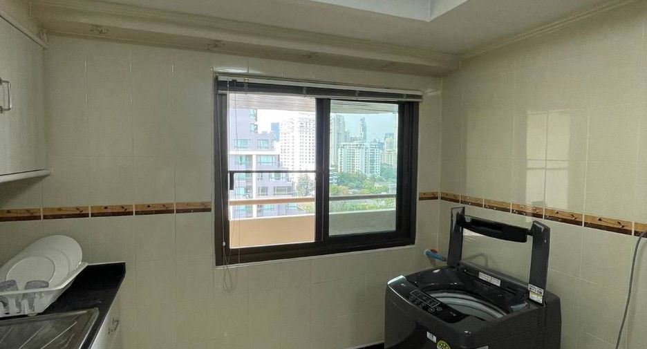 For rent 3 bedrooms condo in Watthana, Bangkok