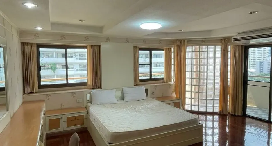 For rent 3 bedrooms condo in Watthana, Bangkok