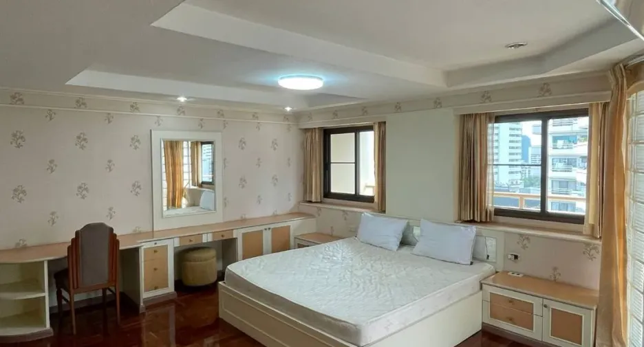 For rent 3 bedrooms condo in Watthana, Bangkok